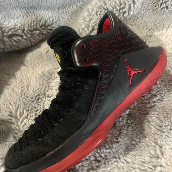 Nike Air Jordan XXXIi 32 Low Last Shot Basketball Running Shoes Youth Size 5 - Picture 5 of 13